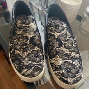 MICHAEL KORS BLACK AND WHITE SLIP ON SNEAKERS